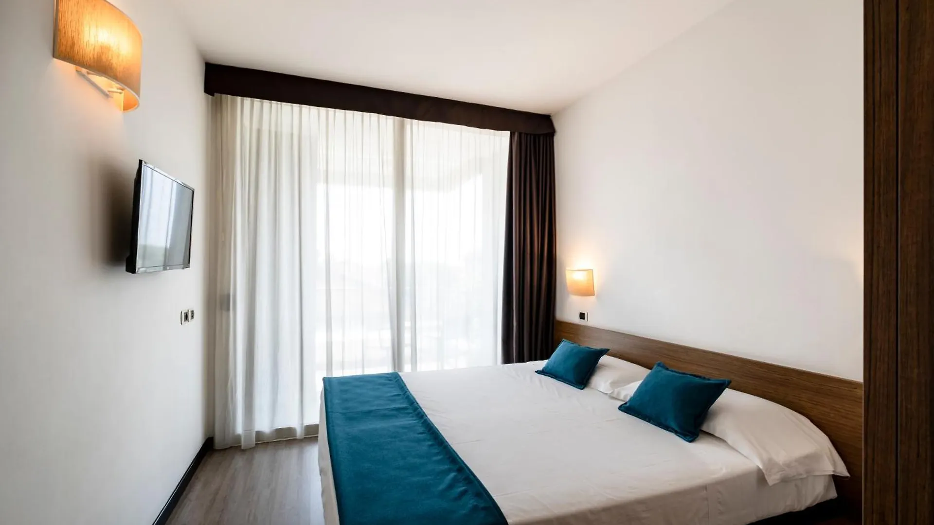 Hotel Cristallo Rimini 4*,  Italy